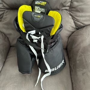 Youth Bauer hockey pants, youth small.